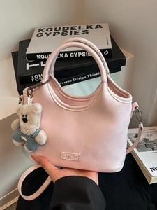Sac à main rose en cuir PU avec pendentif ours et bandoulière réglable amovible