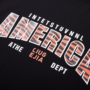 T-shirt noir en coton avec lettrage style collège américain imprimé tigre et texte sport
