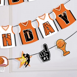 Detailansicht der Basketball-Party-Girlande mit Trikotkarten und MVP-Trophäen-Deko