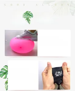 Détail d'un ballon de révélation de genre en latex noir de 36 pouces avec texte clair