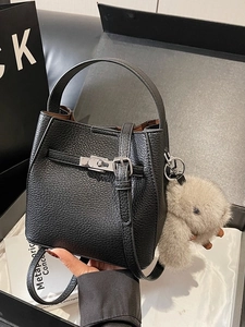 Retro black lychee grain bucket handbag with silver lock and plush bunny charm
