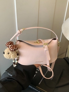 Sac à bandoulière en cuir PU rose avec logo doré et charmant pendentif ours en peluche