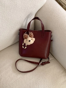 Sac Bandoulière Vintage pour Femmes en Cuir PU Avec Pendentif Ours Minimaliste Urbain Couleur Unie Sac à Main Fourre-tout