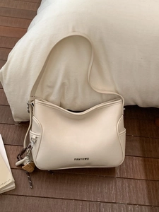 Vintage Large Capacity Hobo Bag For Women Minimalist PU Leather Crossbody Tote Bag With Contrast Stitching And Charm