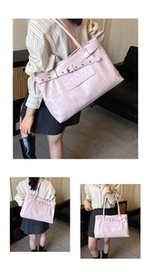 Trois vues du grand sac fourre-tout rose montrant les styles portés à l'épaule et à la main