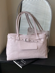 Grand sac cabas en cuir mat rose pâle avec œillets métalliques et doubles anses