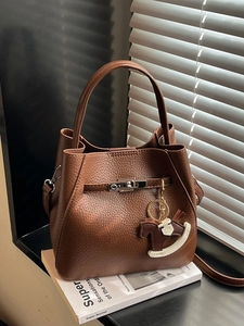 Women's Retro PU Leather Bucket Bag Lychee Pattern Crossbody Shoulder Handbag With Horse Charm Elegant Street Fashion Bag