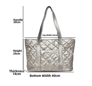 Specifiche dettagliate delle dimensioni per la borsa tote trapuntata argento con misure
