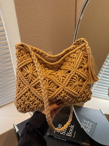Sac à bandoulière en corde de coton kaki fait main avec franges et détails tressés