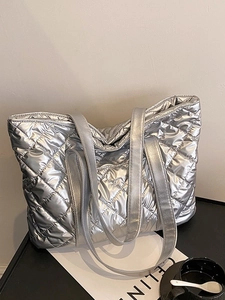 Borsa tote trapuntata argento metallizzato con grande capacità e tracolle imbottite