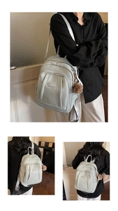 Détails d'un sac à dos beige en similicuir texturé avec plusieurs poches zippées