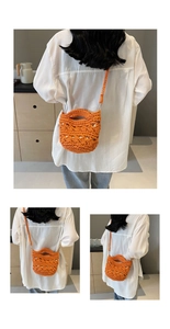 Détail du sac de plage orange au crochet fait main avec texture évidée et bandoulière