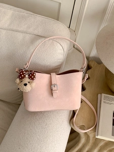 Retro PU Leder Beuteltasche Für Damen Minimalistisch Sophisticated Unterarm Schultertasche Mit Plüschbär Anhänger Alltag Tasche