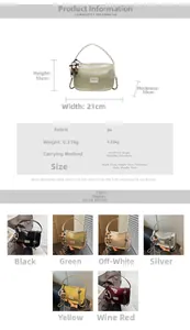 Vue détaillée du sac polochon en similicuir avec chaîne en métal et accessoire