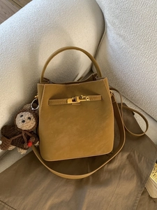 Women Retro PU Leather Bucket Bag Minimalist Solid Color Handbag With Metal Lock And Bear Plush Charm Crossbody Shoulder Bag
