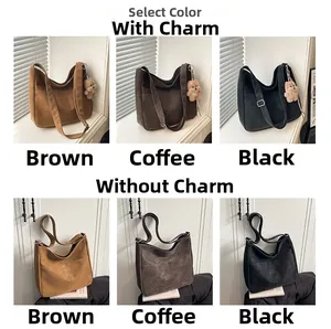 Collection de grands sacs cabas en similicuir marron, café et noir en collage