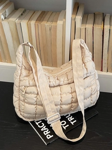 Sac Bandoulière Matelassé Puffer pour Femmes Léger en Polyester Cloud Hobo Sac à Épaule Avec Bandoulière Réglable Mode