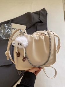 Fashion PU Leather Pleated Cloud Bucket Bag Minimalist Chain Crossbody Shoulder Bag With Cartoon Pendant For Women