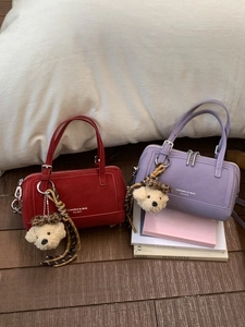 Sacs bowling cylindriques mini en rouge et violet avec ours en peluche et poignées