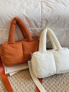 Women Quilted Puffer Shoulder Bag Nylon Padded Underarm Bag Lightweight Cloud Tote Fashion Handbag Casual Commuting Purse