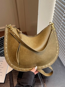 Sac Sous le Bras en Cuir PU Rétro pour Femmes Grande Capacité Décoration Rivets Sac Fourre-tout Demi-lune Mode Couleur Unie Bandoulière