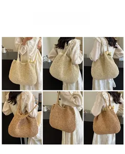 Viste dettagliate della borsa tote in paglia beige e marrone chiaro con trama intrecciata