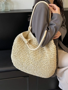 Grande borsa a tracolla in paglia intrecciata per le vacanze estive e il tempo libero