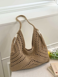 Vintage Straw Woven Bucket Bag For Women Large Capacity Hollow Out Beach Shoulder Bag With Tassel Bohemian Vacation Tote