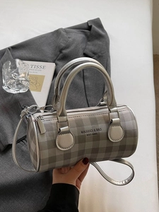 Sac Boston cylindrique gris à carreaux avec doubles poignées et bandoulière amovible