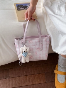 Cabas à carreaux rose avec motifs de chat, nœuds et pendentif chien en peluche doux