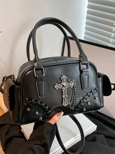 Sac Boston Vintage Gothique Punk Croix Chaîne Femmes PU Cuir Sac à Épaule Rétro Streetwear Sac Sous le Bras Rivet