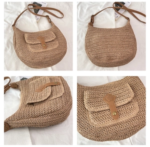 Vues détaillées du sac de selle en paille tressé main avec lanières en cuir et boucles