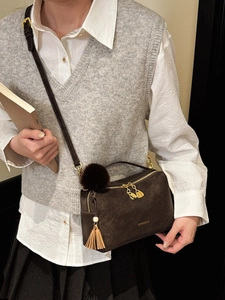 Dunkelbraune Retro Wildleder Umhängetasche für Damen mit Bommel und Quaste