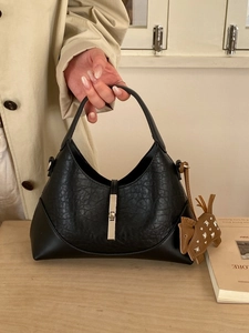 Retro Contrast Splicing PU Leather Hobo Bag Metallic Lock Shoulder Bag With Rivet Horse Charm Underarm Bag For Women