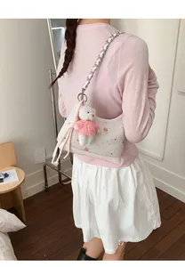 Rosa-weiße Schultertasche mit Katzenprint, Metallkette und süßem Bären-Anhänger