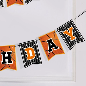 Détail de la bannière d'anniversaire basket avec texture orange et lettres en gras