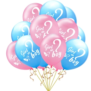 Ballons roses et bleus pour fête de révélation de genre avec texte 'Girl or Boy?' et rubans