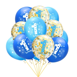 Detail von Luftballons zum 1. Geburtstag mit blauem Latex und goldenem Konfetti