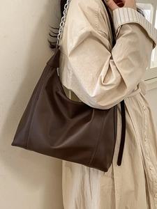 Women Retro PU Leather Hobo Bag Large Capacity Shoulder Tote Bag With Silver Chain Strap Commuting Fashion Underarm Bag