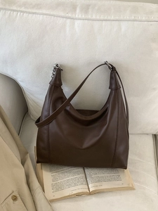 Retro dark brown large capacity hobo bag with leather strap and silver chain detail