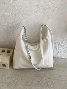 Minimalist cream white PU leather hobo bag with silver chain and wide storage capacity