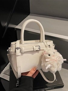 Mini borsa tote chic in pelle bianca con ciondolo a coniglietto e tracolla staccabile