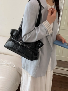 Fashionable black glossy tote bag with pleated texture and silver buckles for women