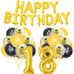 Dettaglio del kit decorativo per 18 anni con palloncini dorati e corone in lattice