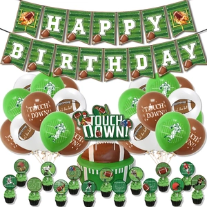 Detalle del kit de cumpleaños de fútbol americano con pancartas, globos y adornos
