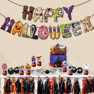 Décoration fête Halloween avec bannière Happy Halloween et pics à gâteaux effrayants