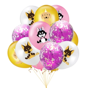 Détail de ballons de fête pour chiens en latex avec motifs de husky et golden retriever