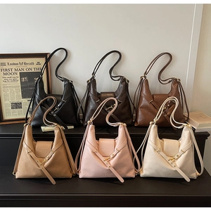 Sacs à bandoulière en similicuir en six couleurs avec boucles dorées et sangles