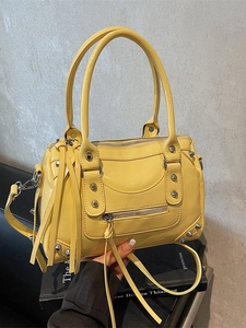 Retro Rivet Tassel Shoulder Bag For Women Fashion Punk Style PU Leather Crossbody Handbag Motorcycle Boston Messenger Bag Streetwear