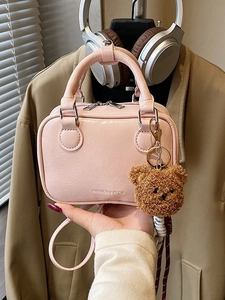 Sac à Épaule en Cuir PU Rétro pour Femmes Petit Sac à Main Carré Mini Sac Bandoulière Avec Pendentif Ours en Peluche Mode